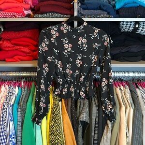 Divided black/pink flower print long sleeve keyhole back closure blouse size 0